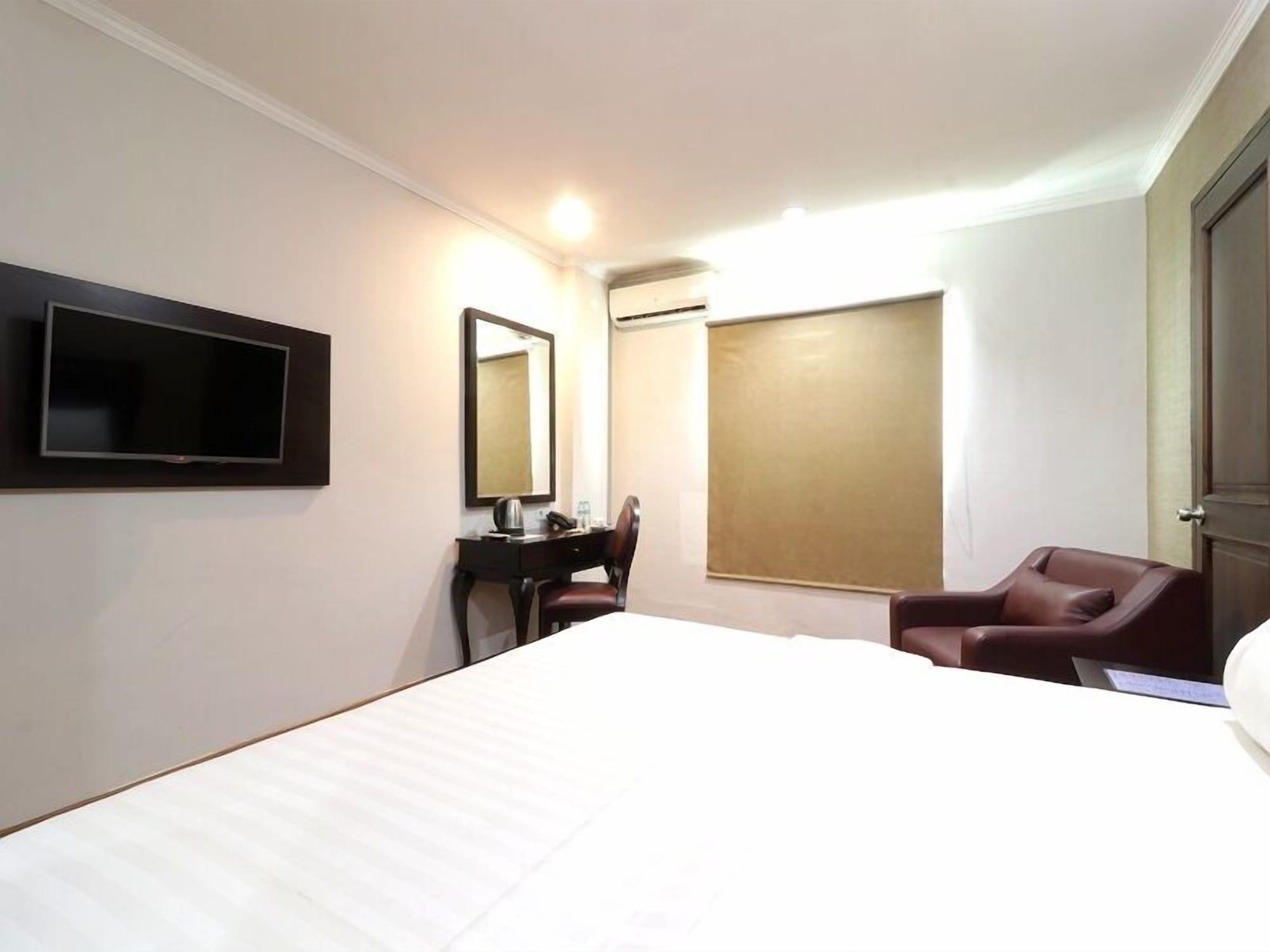 P Hotel Jakarta Luaran gambar