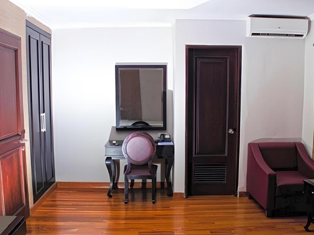 P Hotel Jakarta Luaran gambar